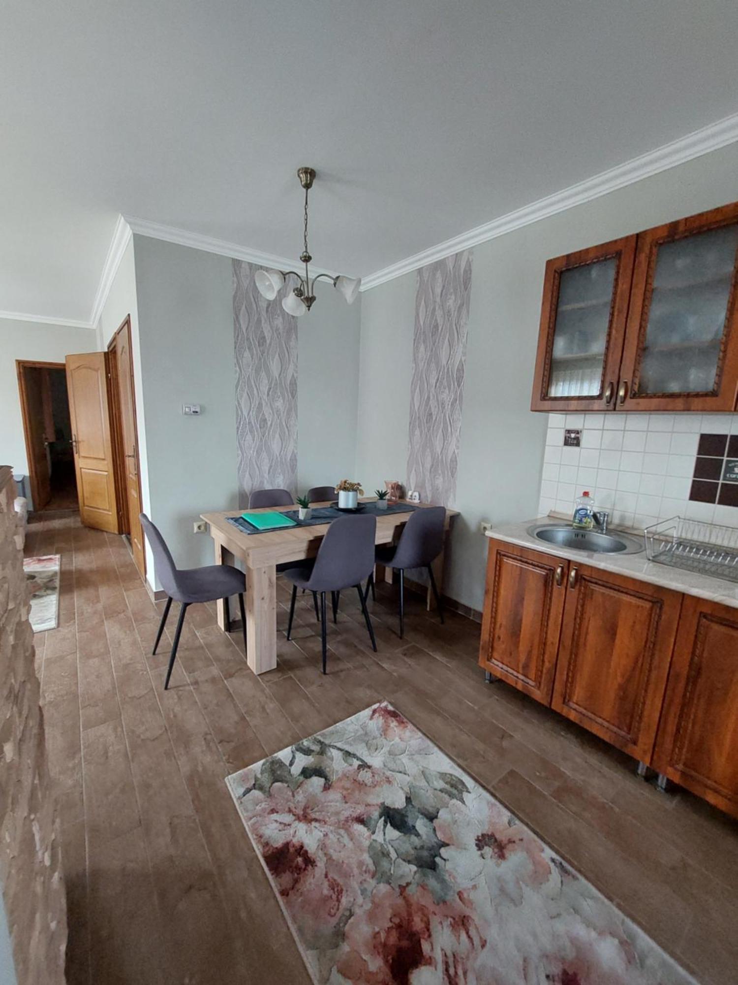 Akacvirag Airport Vendeghaz Apartment Дебрецен Екстериор снимка